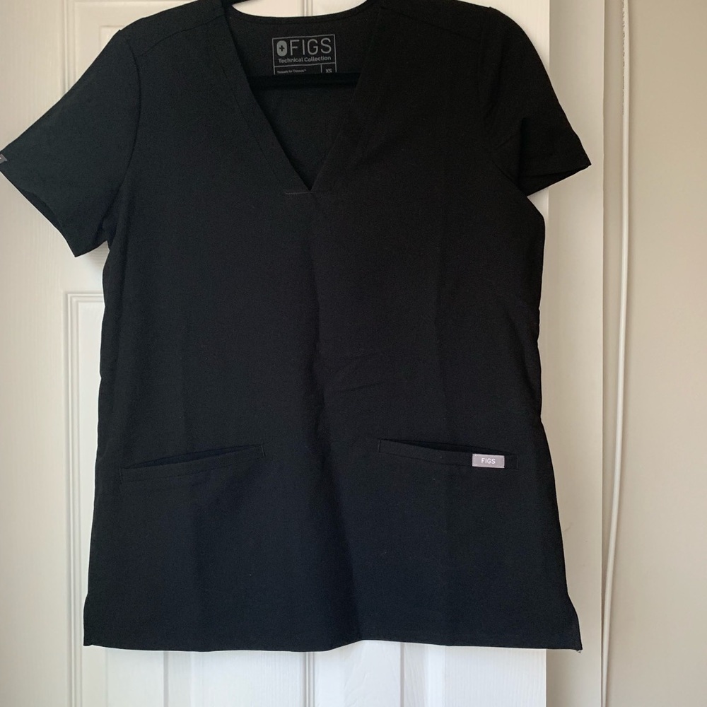 Casma three pocket scrub top